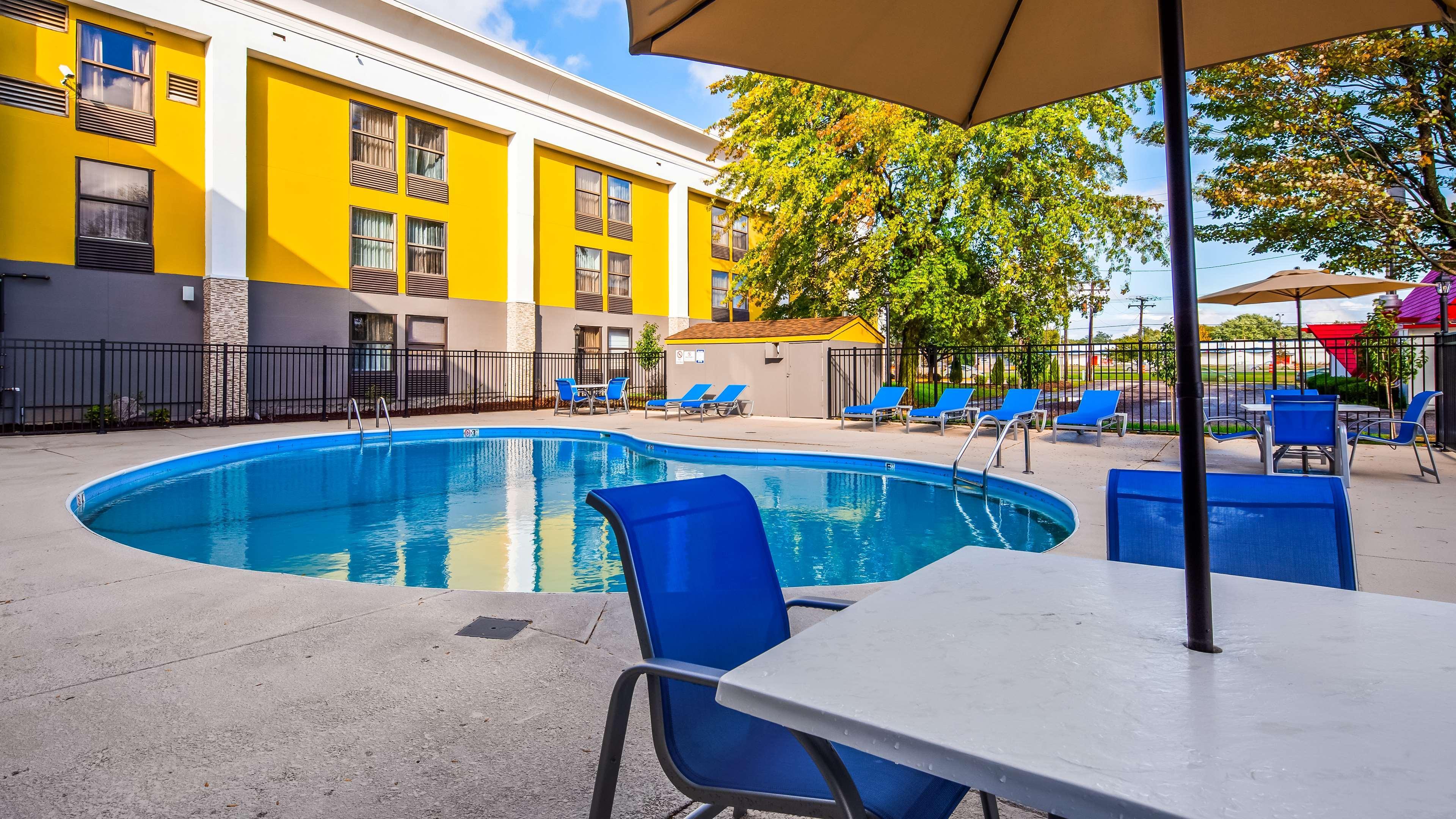 Best Western Plus Bloomington East Exterior photo